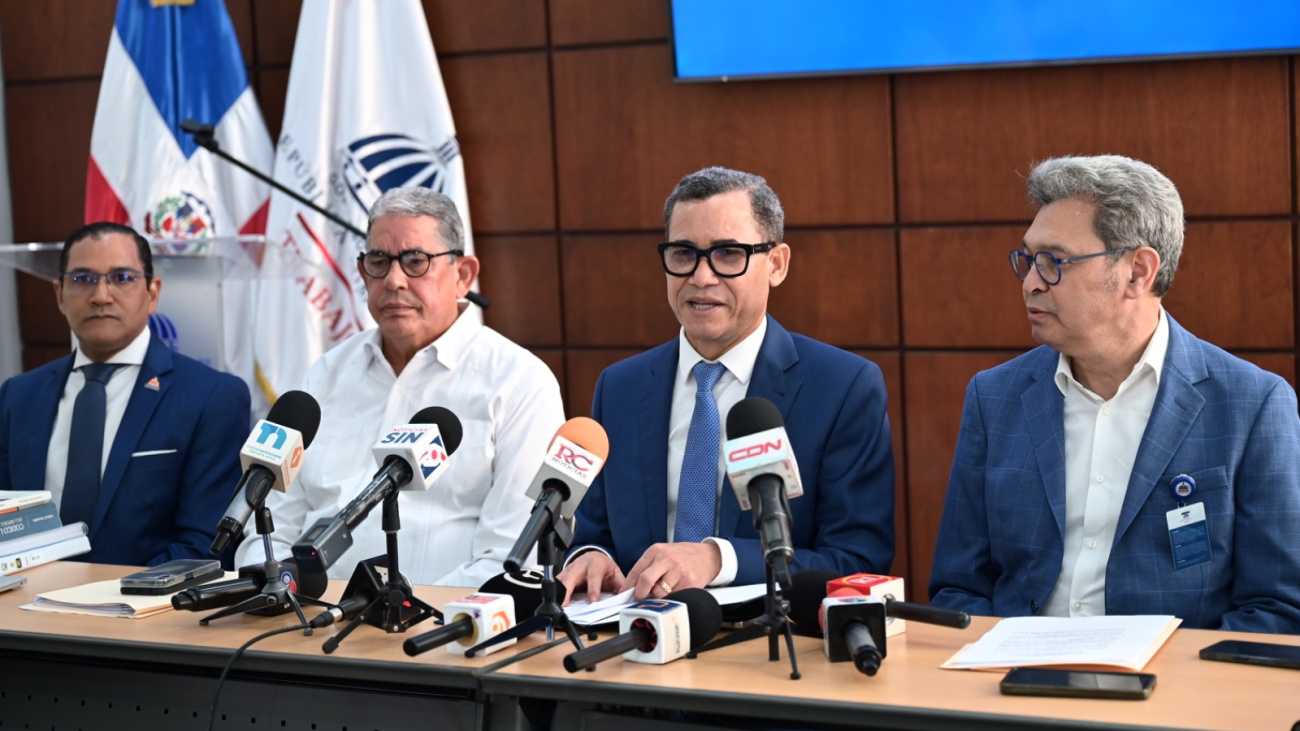 Ministerio de Trabajo detecta más de 300 violaciones laborales en 13 tiendas de la Avenida Duarte