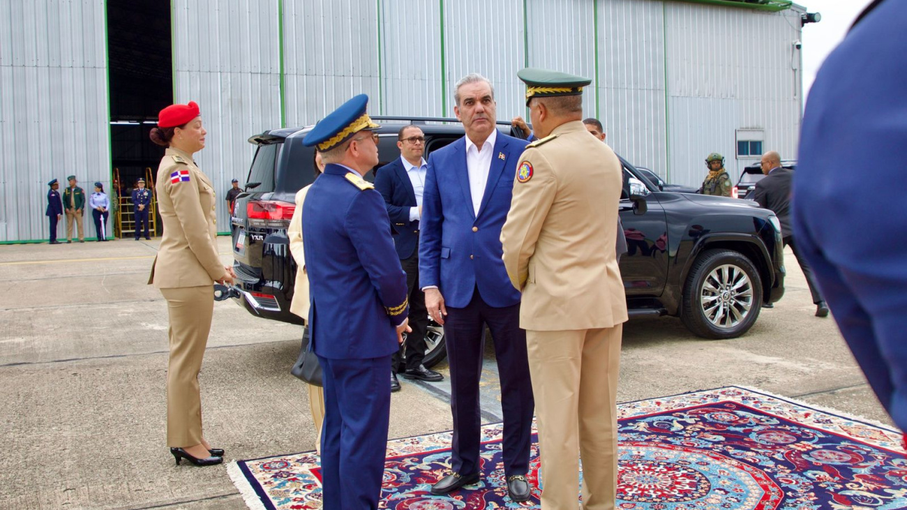 Presidente Abinader regresa al país tras gira internacional de alto nivel