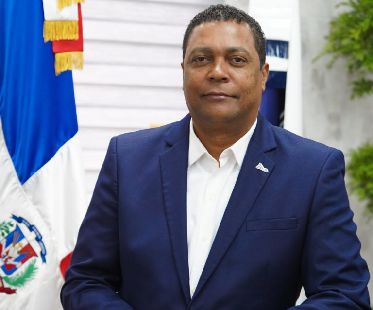Víctor D’Aza solicita ser incluido en reuniones del PRM con aspirantes presidenciales