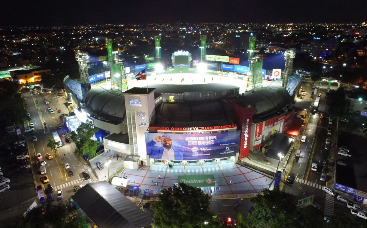 Presidente Abinader crea comisión para evaluar construcción de nuevo estadio de béisbol en el Ensanche La Fe
