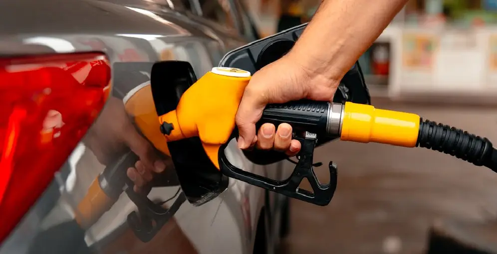 Gobierno congela precios de los principales combustibles del 14 al 20 de junio