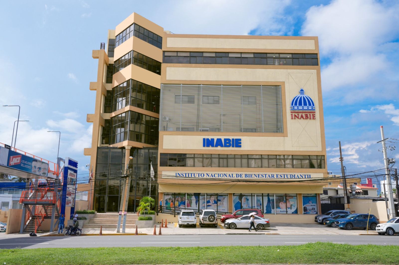 INABIE empieza a recibir miles de artículos para armar kits escolares; garantiza distribución a tiempo a los estudiantes