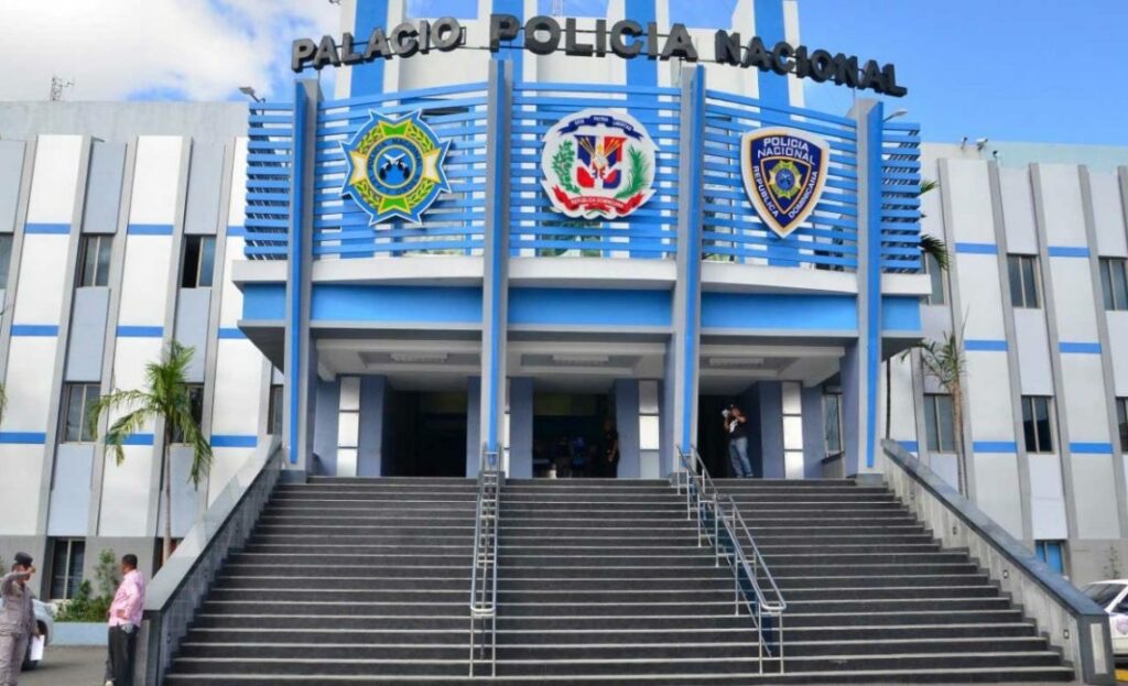 Policía Nacional arresta y expulsa a dos agentes sorprendidos en flagrante delito