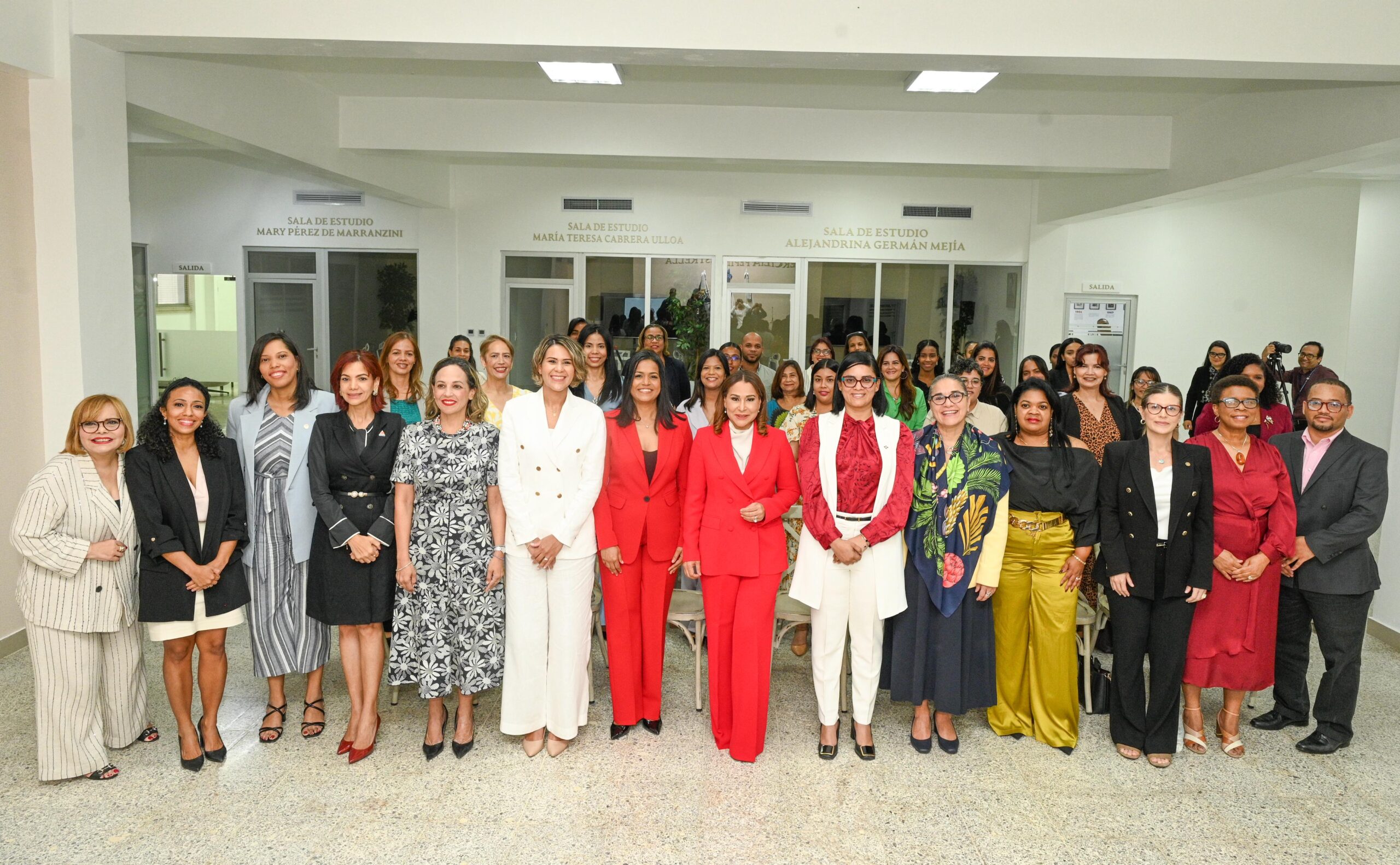 Ministerio de la Mujer y ANMEPRO lanzan proyecto para reducir el acoso y la violencia sexual en el ámbito laboral