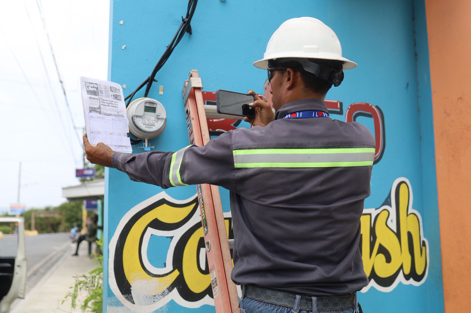 Autoridades desmantelan fraude eléctrico en comercios de La Romana