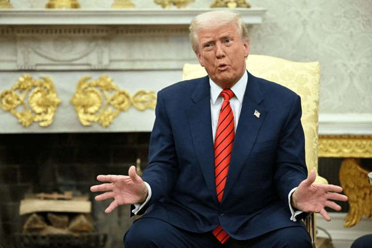 Tensiones por orden de Trump: impone restricciones de viaje a 12 países por seguridad nacional