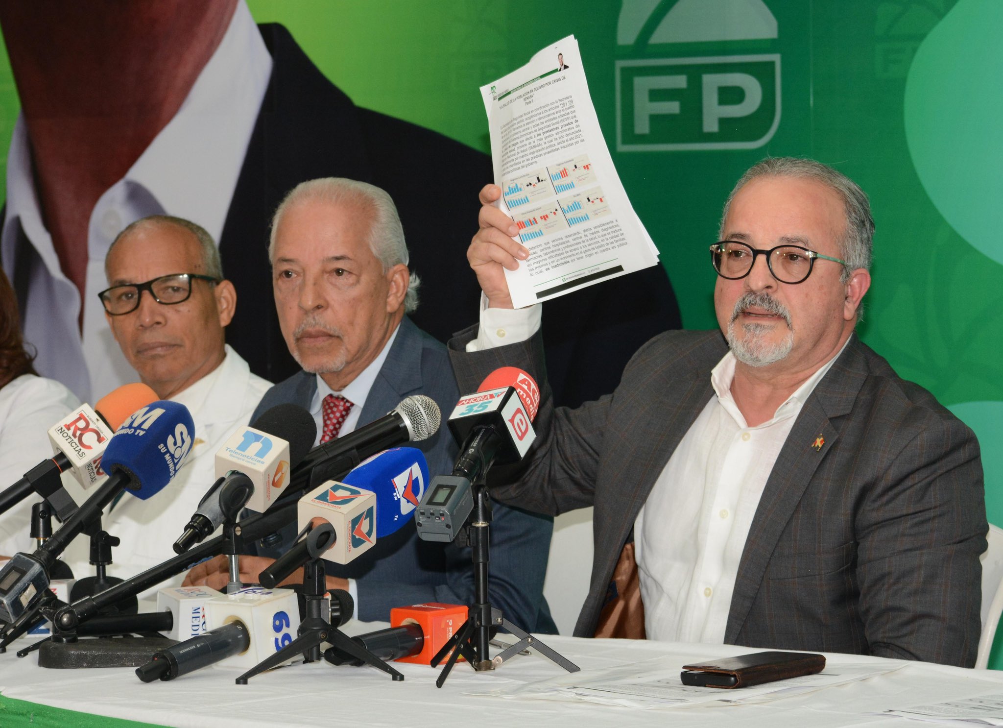 Fuerza del Pueblo exige intervención de Senasa por deficiencias en servicios de salud