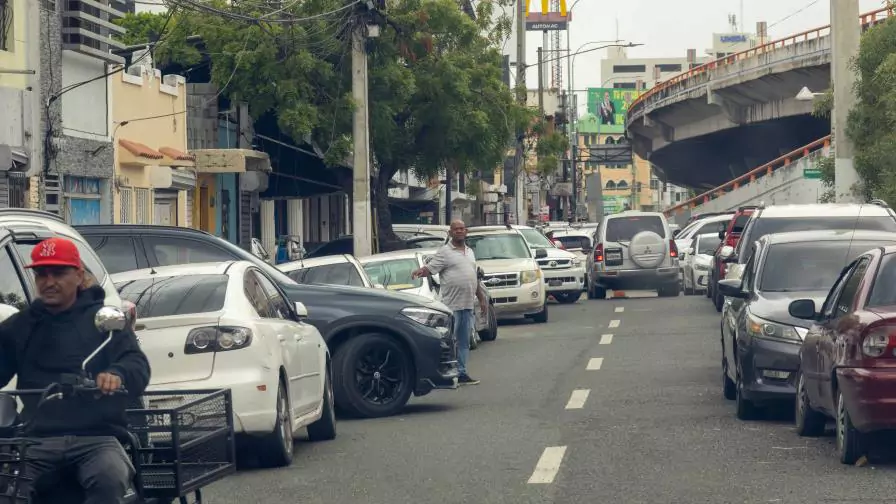 Digesett remueve parqueadores informales en operativo en el Distrito Nacional