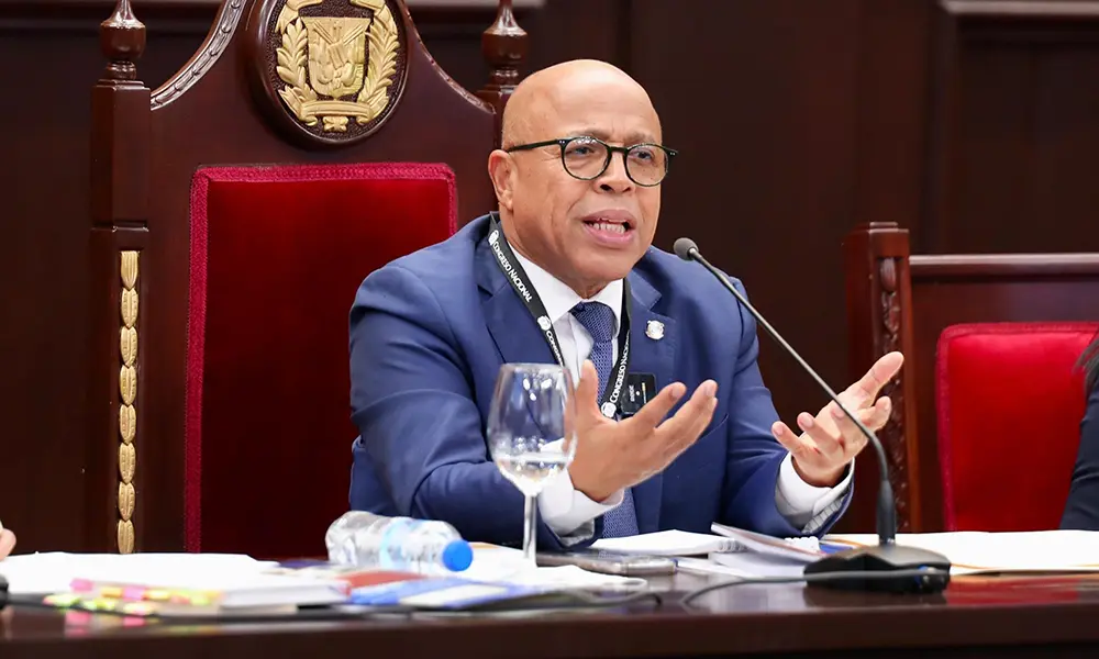 Pacheco acusa a opositores del Código Penal de actuar como “francotiradores legislativos”