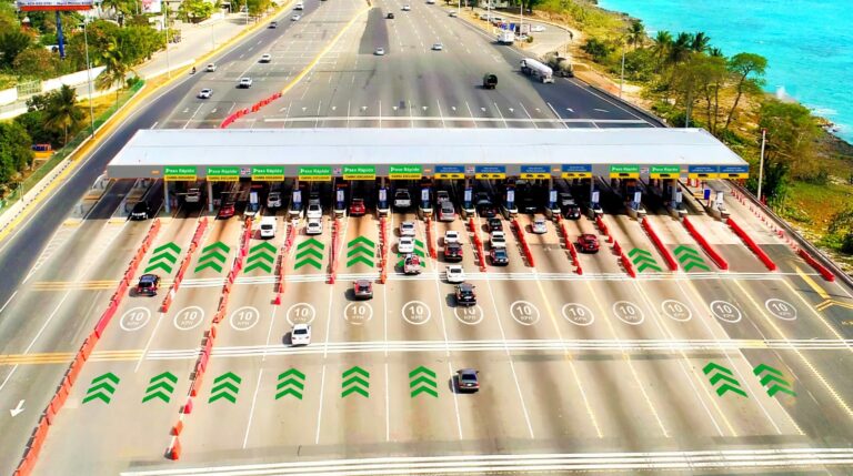 Instalan vibralíneas en el peaje de Las Américas para reducir accidentes y reforzar seguridad vial