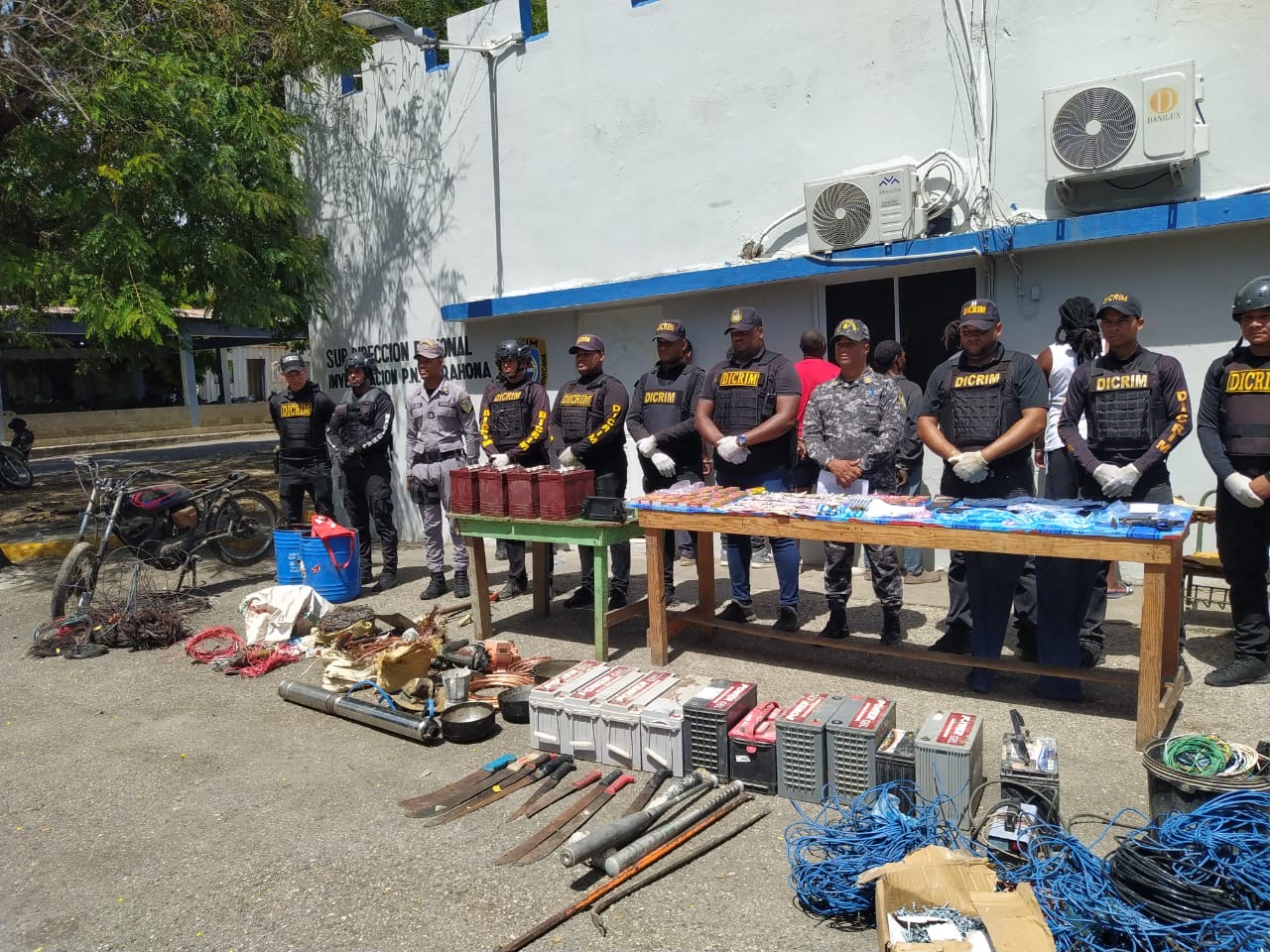 Policía y MP intervienen varios sectores; apresan a seis personas y ocupan arma de fuego, sustancias narcóticas y diversos objetos ilícitos en Barahona