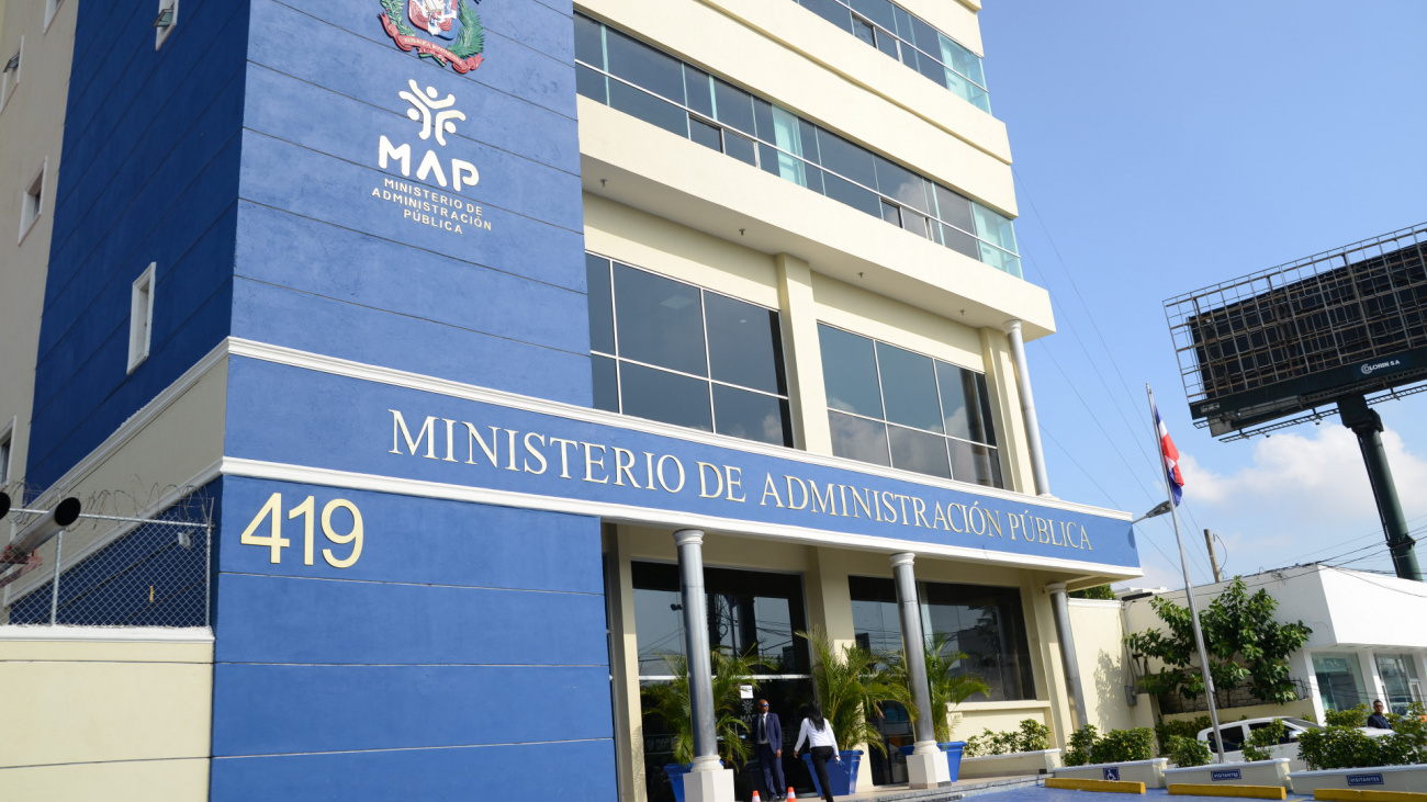 Entro en vigor desde hoy martes  nuevo horario para empleados públicos  en Santo Domingo