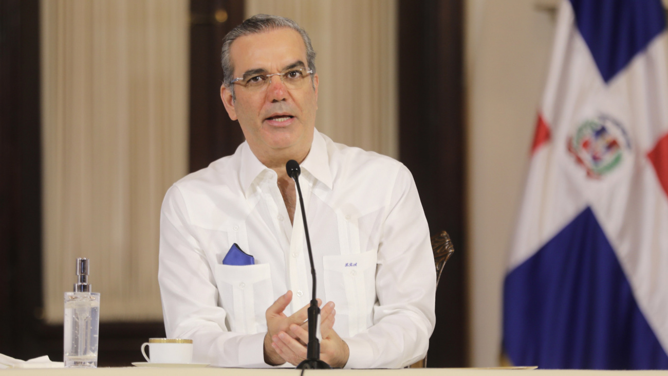 Abinader advierte a sus funcionarios: “Si quieren hacer campaña, deberán dejar sus cargos”