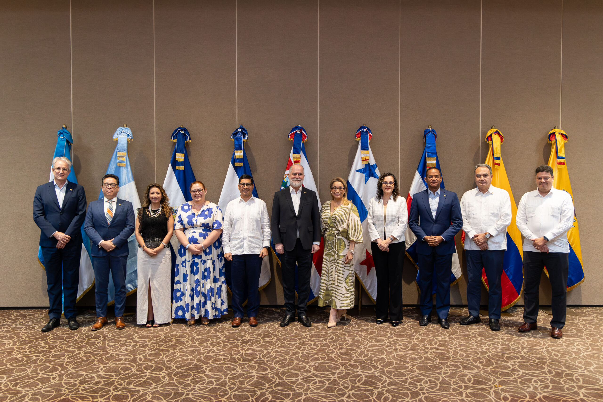 Superintendentes de Bancos y de Seguros amplían compromiso regional de cooperación