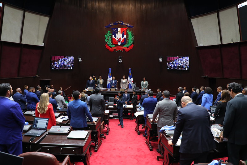 Diputados aprueban incentivos para médicos especialistas que trabajen en zonas fronterizas