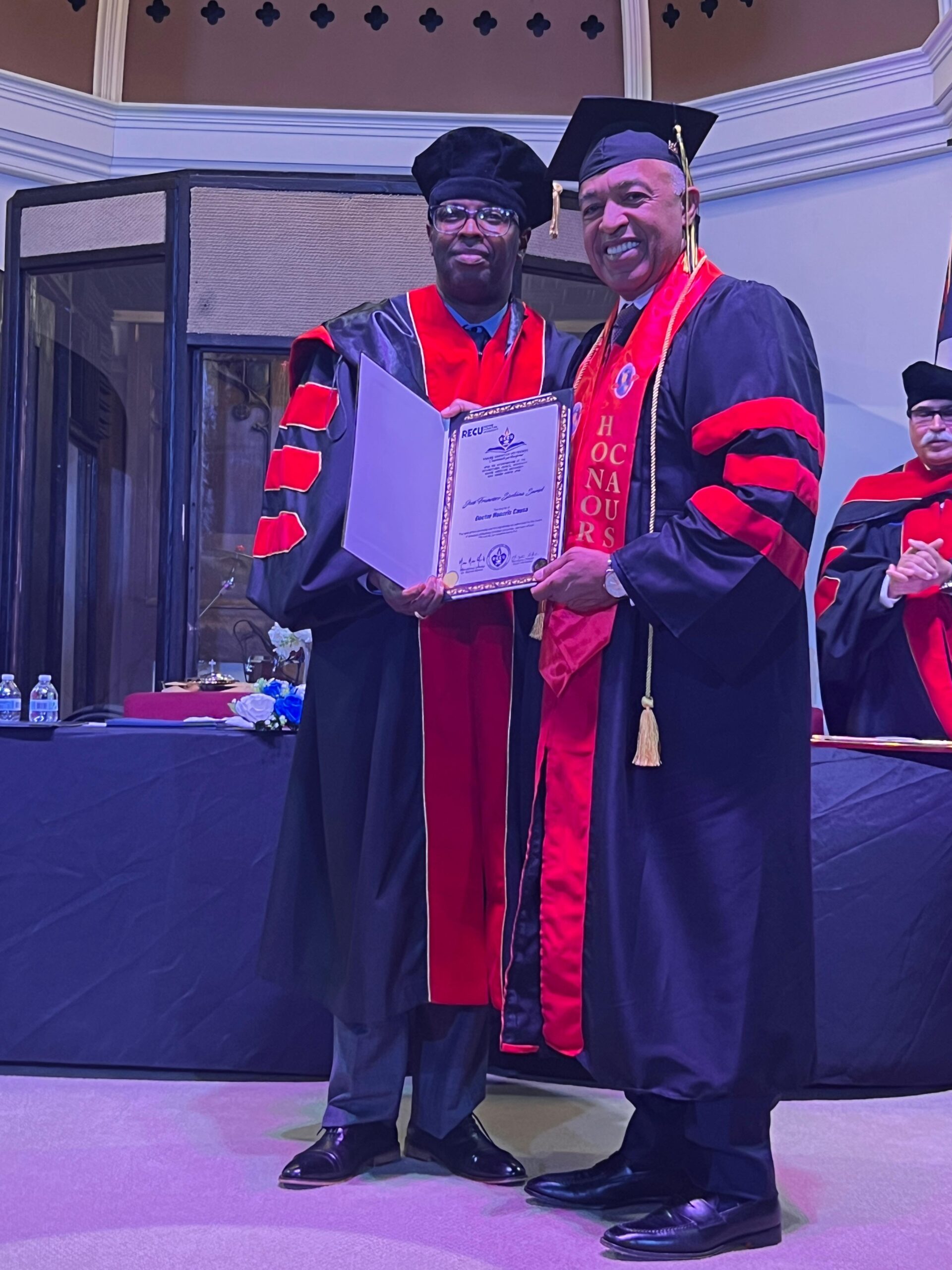 Otorgan Doctorado Honoris Causa a cónsul dominicano de New Jersey