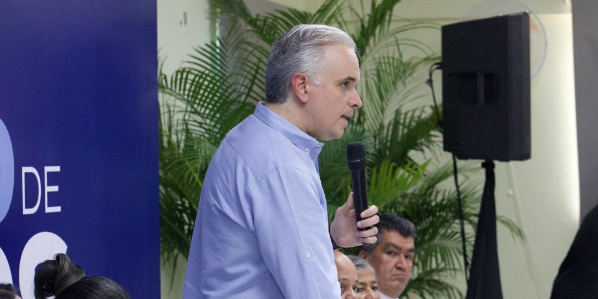 Ministro De Camps socializa hoja de ruta y nueva asignatura de Moral y Cívica con actores del sistema educativo y sociedad civil en Azua