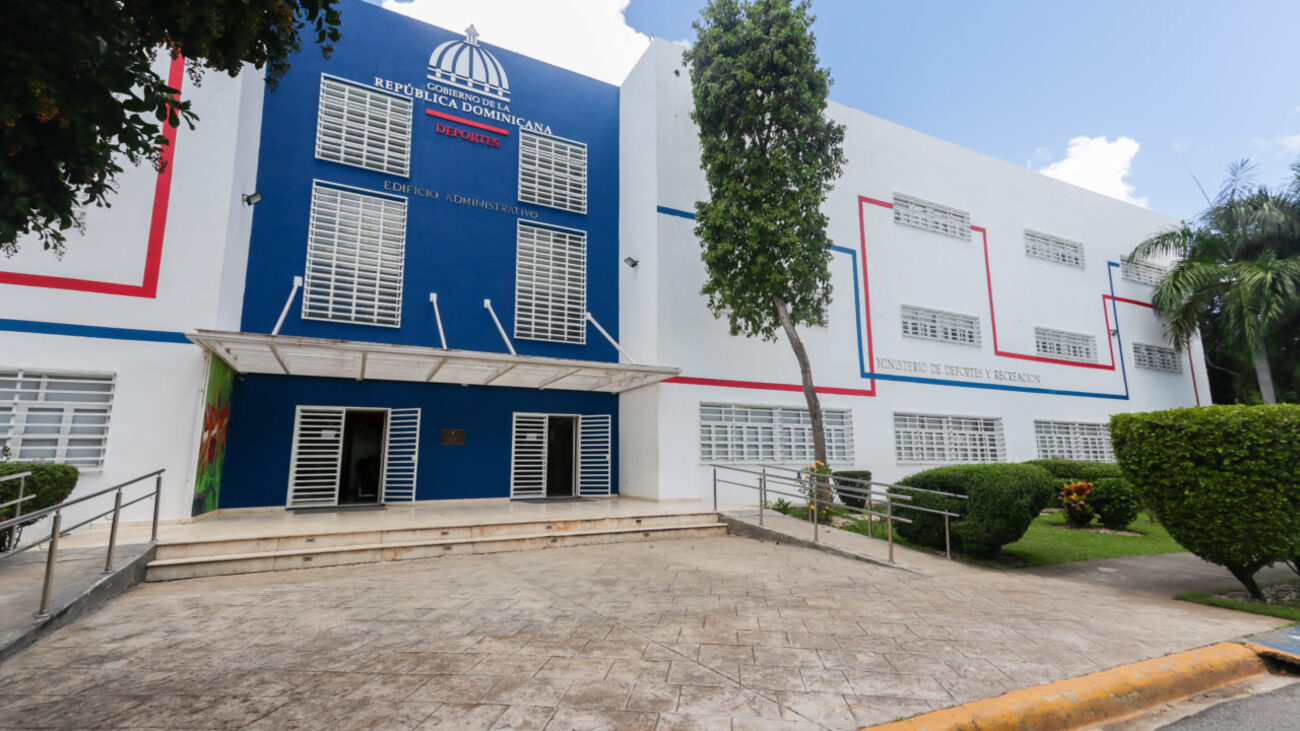 Gobierno anuncia inversión de RD 800 millones para construir 30 multiusos en GSD