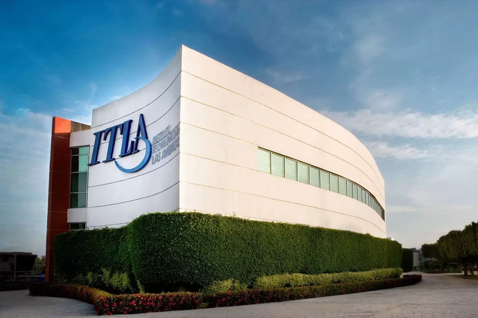 ITLA abre convocatoria para 100 becas en carreras tecnológicas de alto impacto laboral