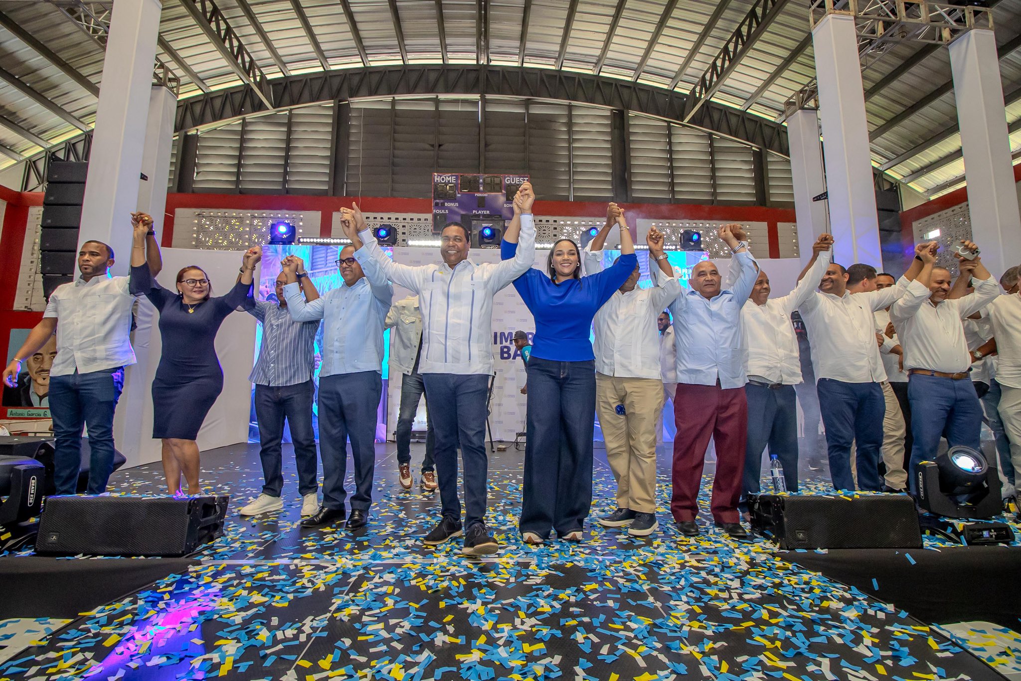 Víctor D´Aza aspirante a la presidencia, recibe respaldo del Movimiento Primero la Base del PRM