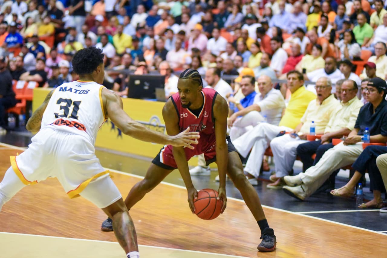 Los Indios se llevan el primero de la semifinal ante Metros