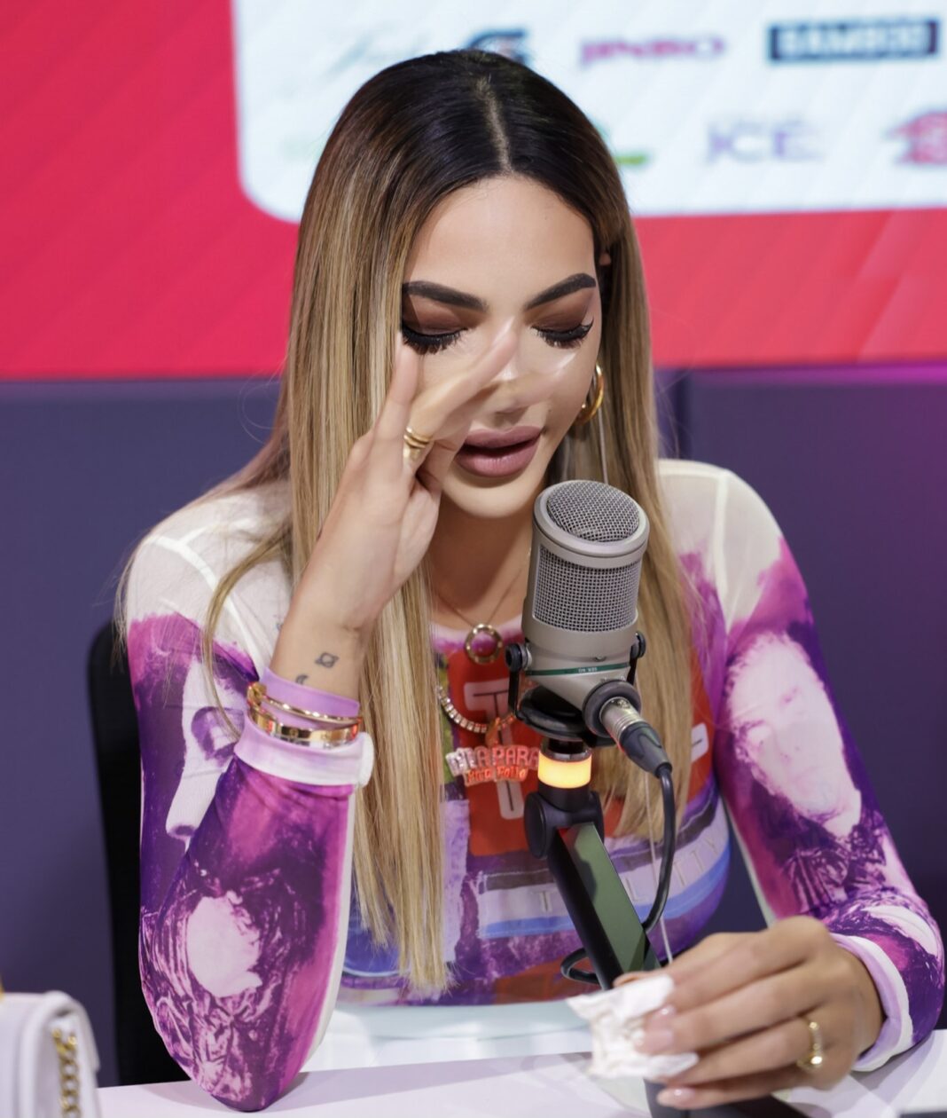 Sandra Berrocal llora en Sin Filtro tras hablar de la entrevista que le hicieron al padre de su hija