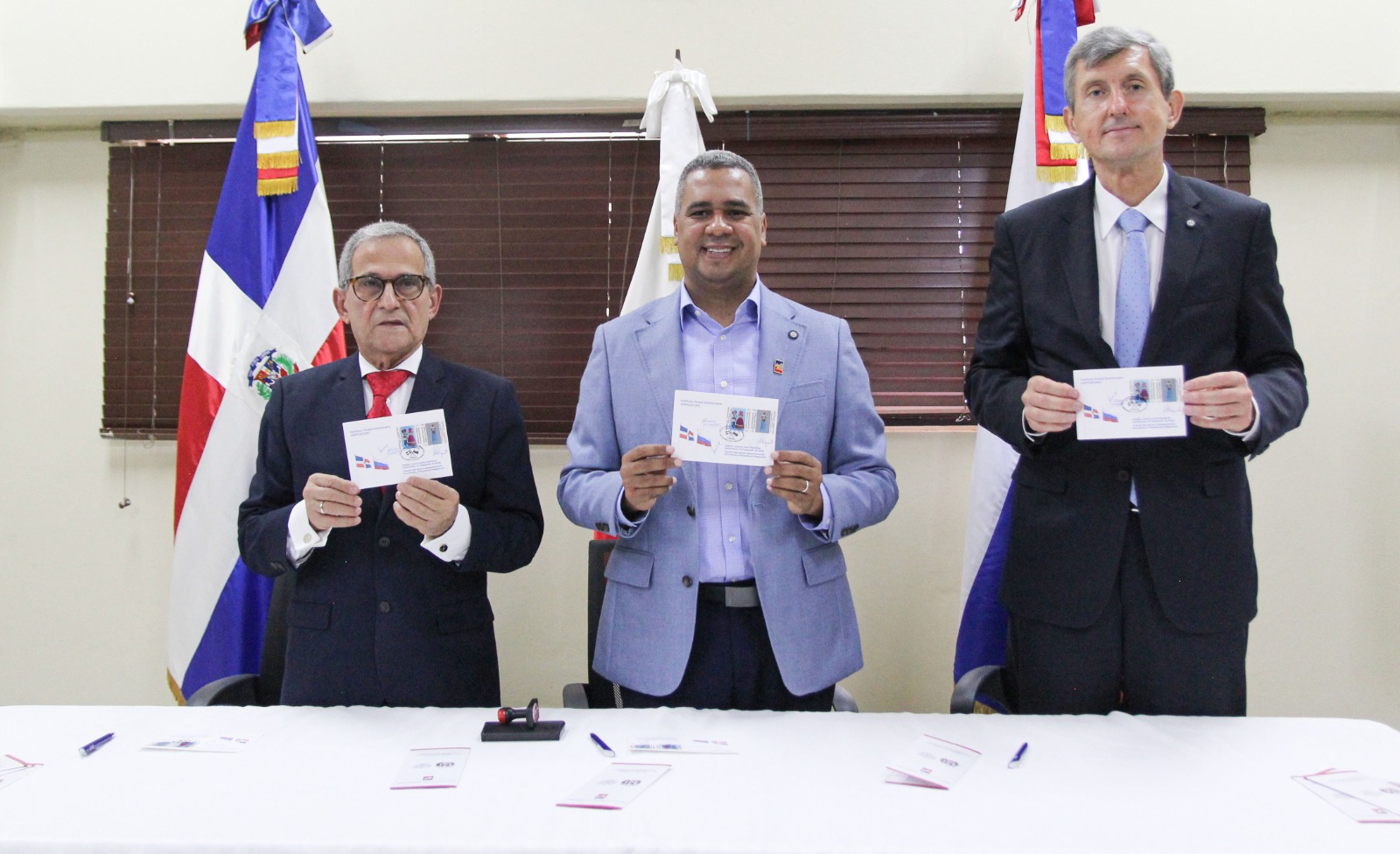 INPOSDOM y Embajada de Rusia ponen en circulación emisión postal conjunta en conmemoración de los 80 años de relaciones diplomáticas entre ambos países