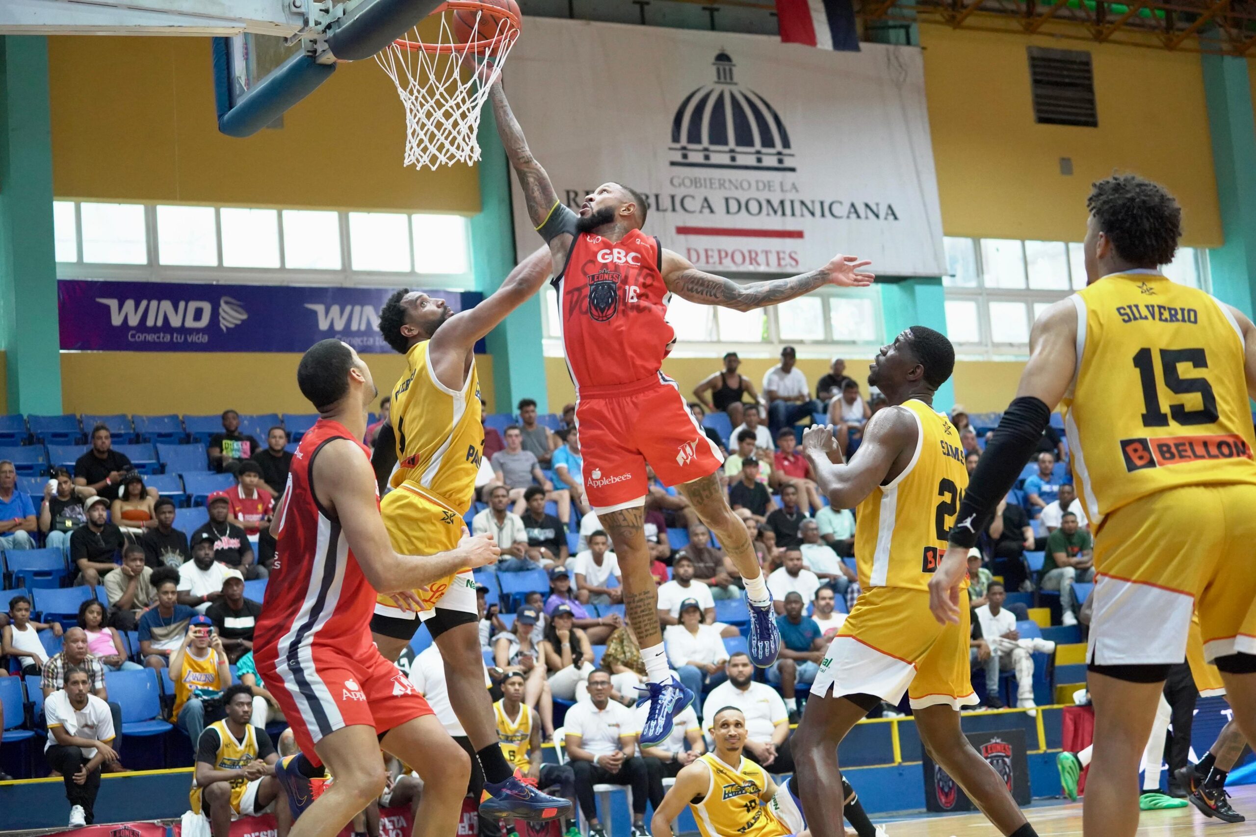 Leones avanzan a la semifinal tras vencer a los Metros