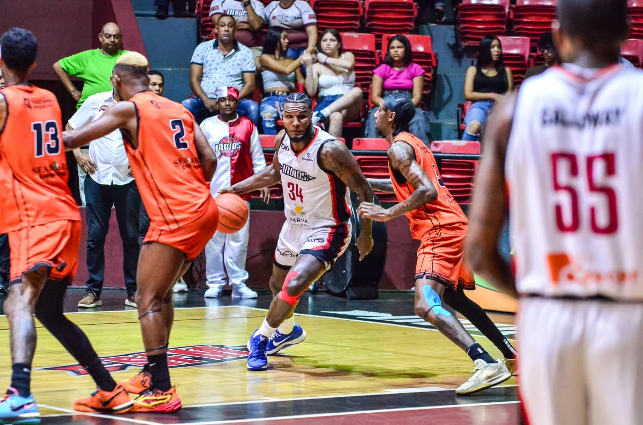 Los Indios olfatean la clasificación con dominio ante Cañeros