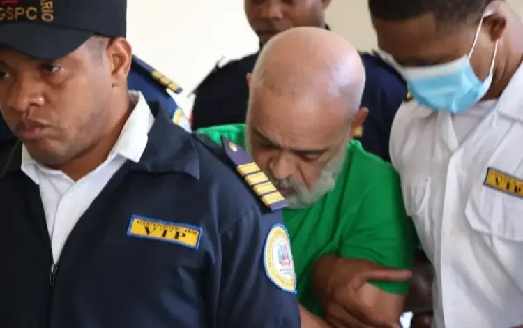 Imponen garantía económica e impedimento de salida contra Ángel Martínez por difamación contra ministra Raful
