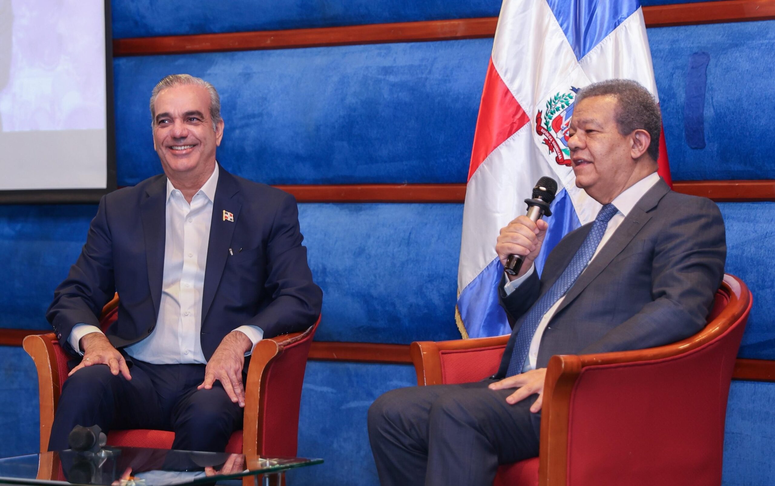 Presidente Abinader y expresidente Fernández se reúnen para reforzar posición unificada ante la crisis haitiana