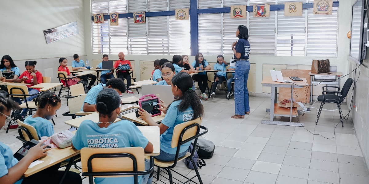 Ministerio de Educación concluye Campamento de Robótica impactando a más de 22 mil estudiantes en 18 Regionales