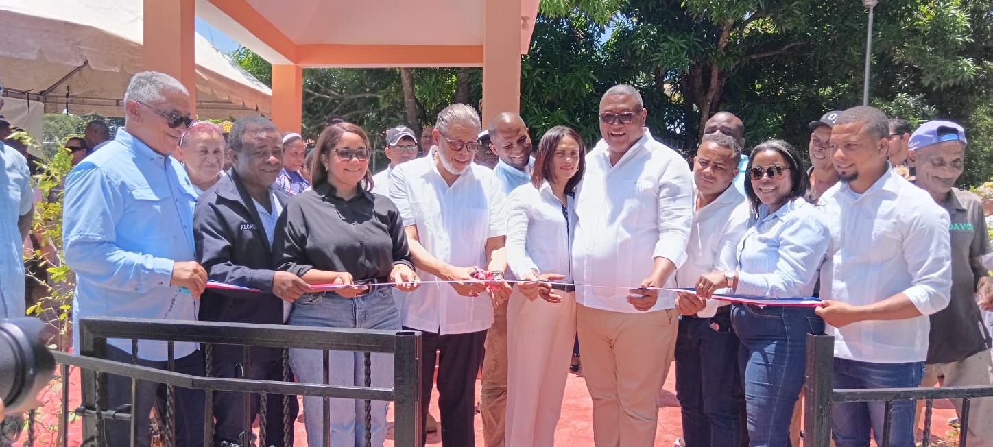 Desarrollo de la Comunidad inaugura parque en Sabana Larga, Elías Piña