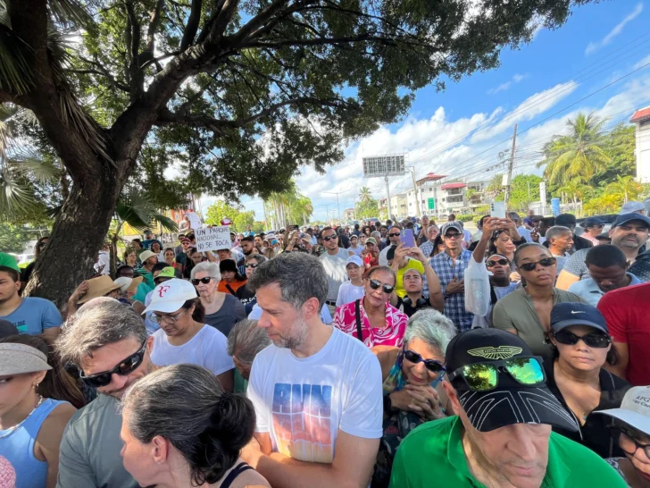 “El Botánico no se toca”: Cadena humana rodea el Jardín Botánico en defensa de las áreas verdes
