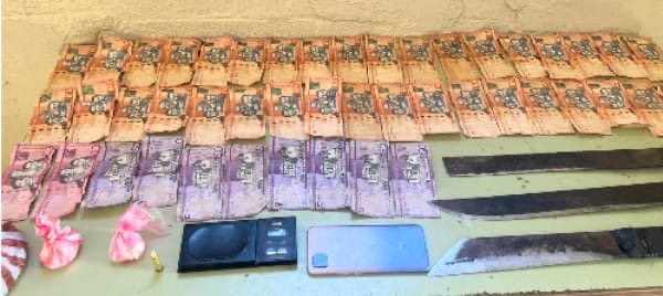 Policía apresa por separado a dos personas en posesión de arma de fuego y sustancias narcóticas en Pedernales