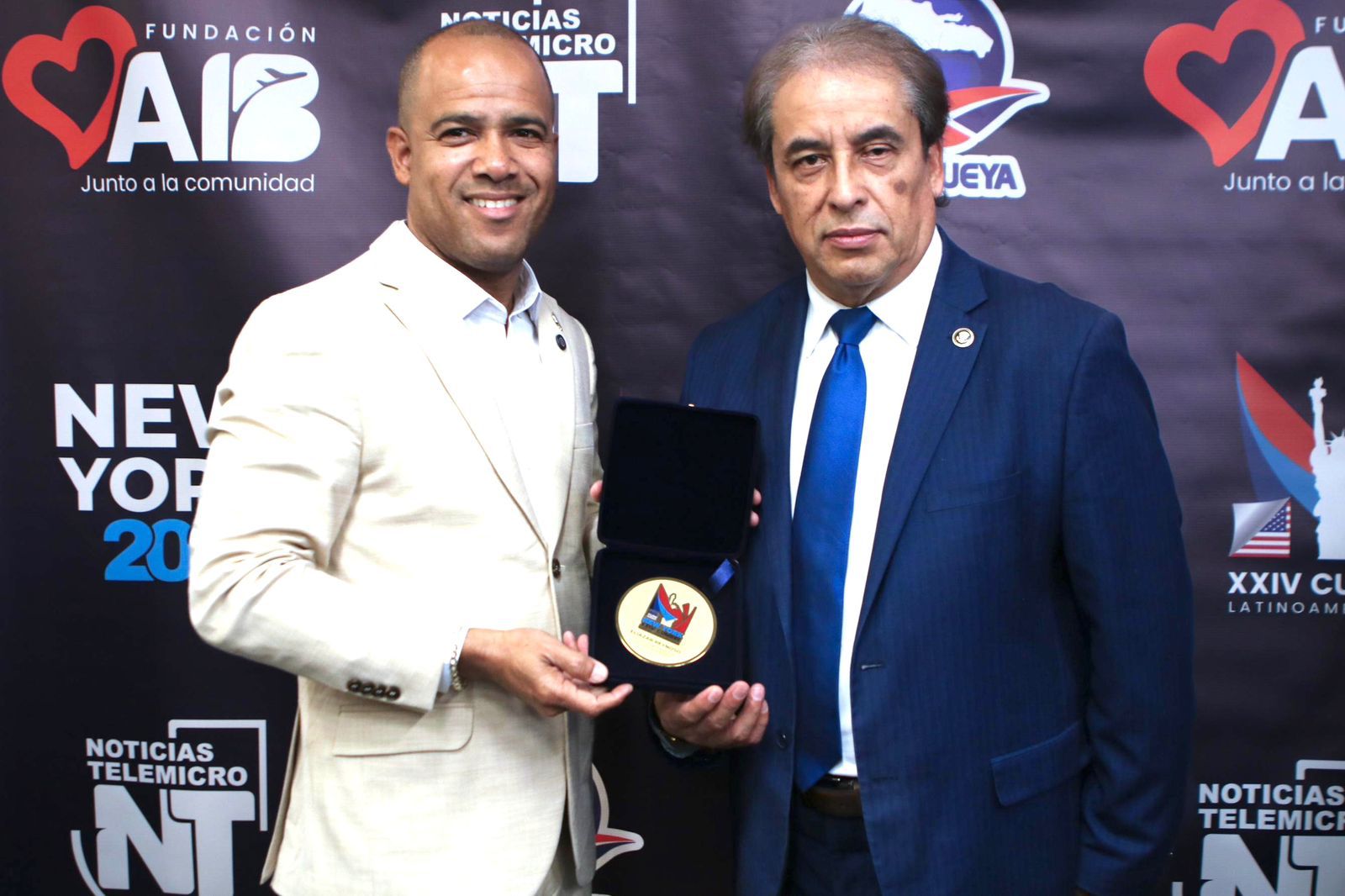 Elías Reynoso es reconocido en Cumbre Latinoamericana de Líderes