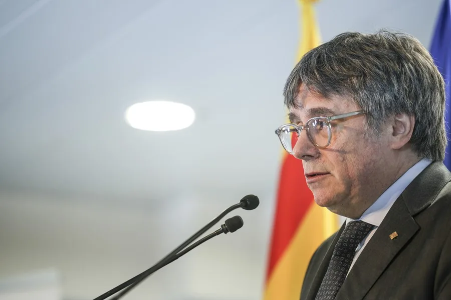 Puigdemont pide al Tribunal Constitucional que suspenda su orden de detención