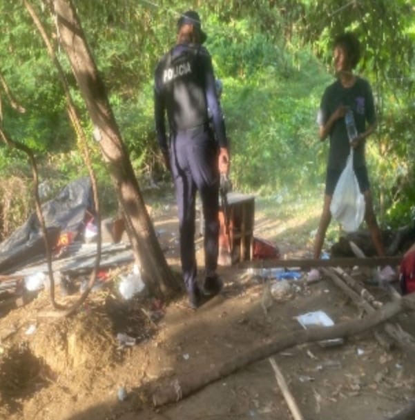 PN decomisa drogas, radios y celulares durante intervención a punto de venta en Espaillat; hay un detenido