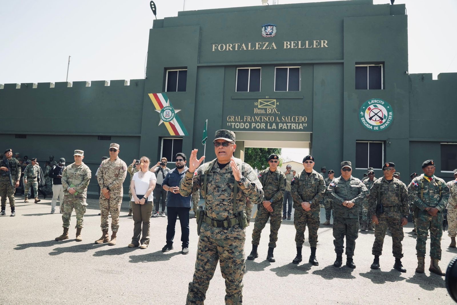 Ministro de Defensa de RD y subsecretario de Defensa de EE.UU. recorren frontera domínico-haitiana, desde Manzanillo a Dajabón