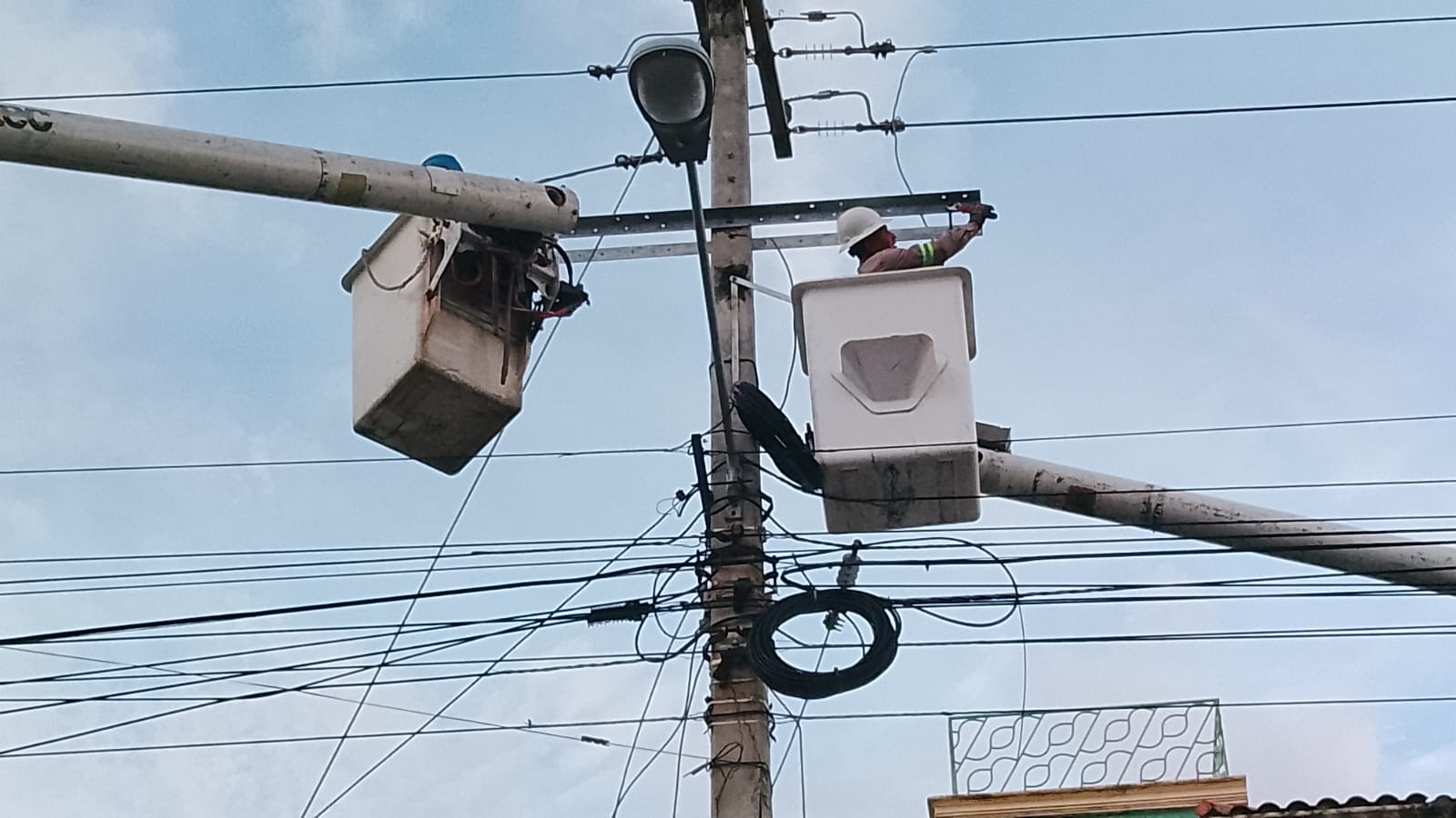 EDEEste normaliza avería en los Corales del Sur