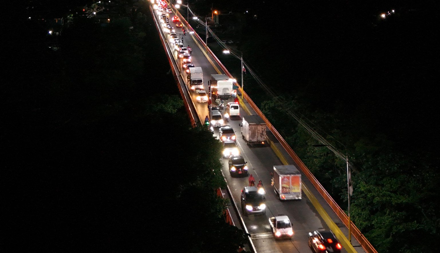 Alcaldía de Santo Domingo Norte inaugura remozamiento e iluminación del puente General Gregorio Luperón