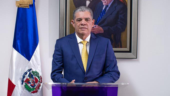 Amarante Baret denuncia abandono de más de 130 centros educativos por parte del Gobierno