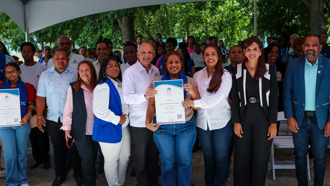 Centros Tecnológicos Comunitarios impulsan la formación digital de 150 jóvenes en Santo Domingo Norte