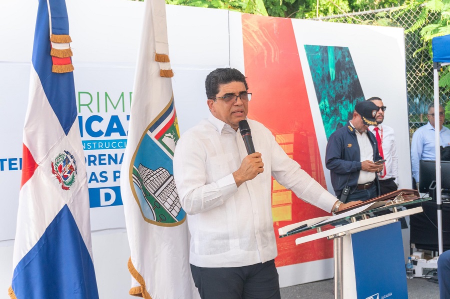 Alcaldía de SDE presenta plan para erradicar puntos críticos de inundación