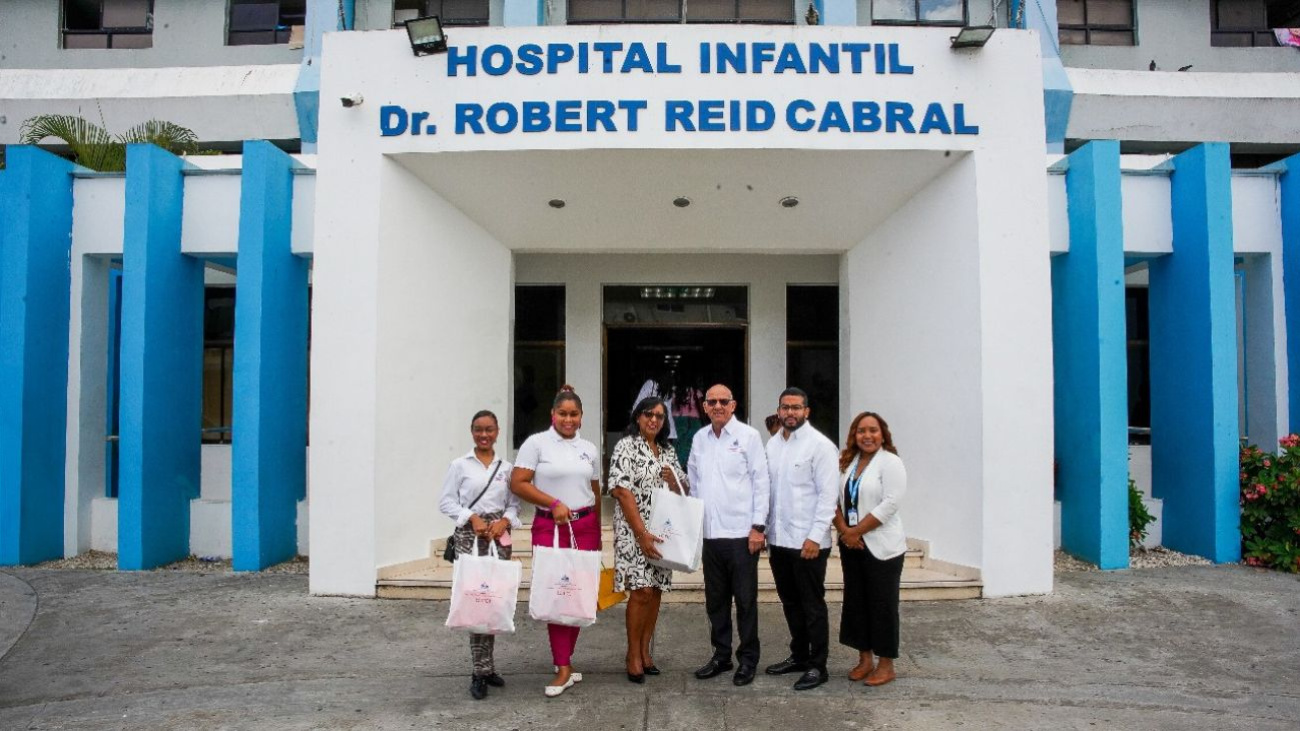CTC lleva tabletas electrónicas y esperanza a niños del Hospital Infantil Robert Reid Cabral