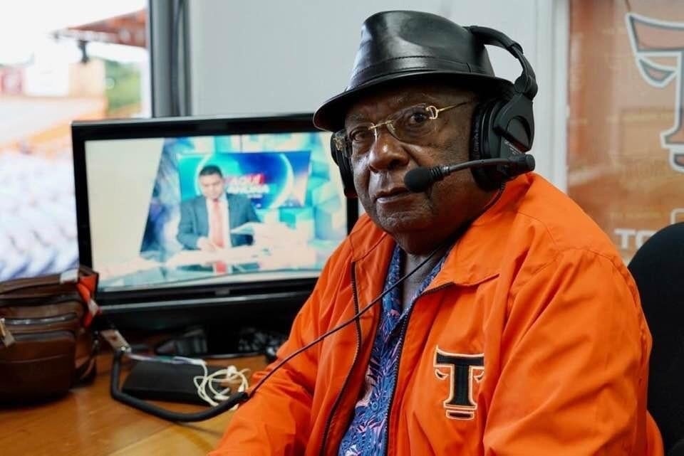 Fallece el veterano narrador deportivo Juan Báez a los 82 años