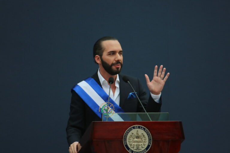 El Salvador aprueba la reelección presidencial indefinida y extiende los mandatos a seis años
