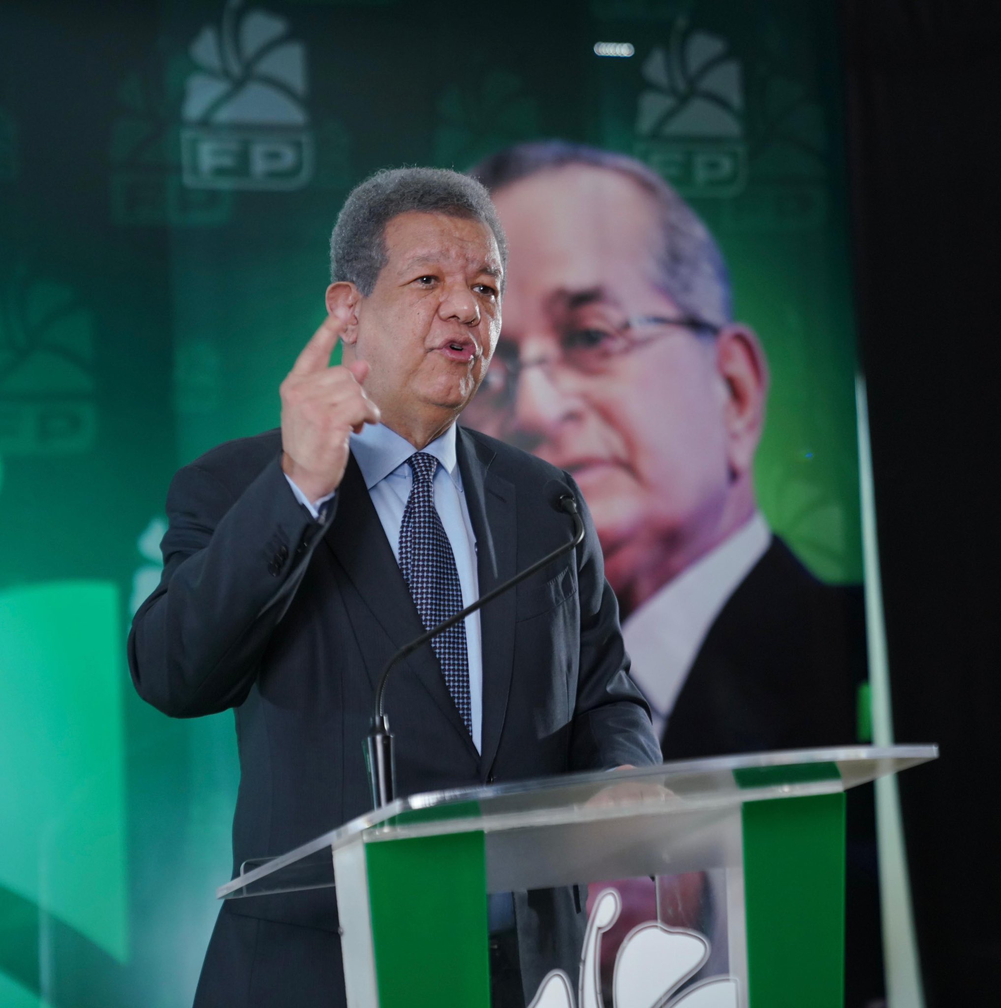 Leonel Fernández votará este domingo en la Escuela República de Colombia a las 11:30 a.m.