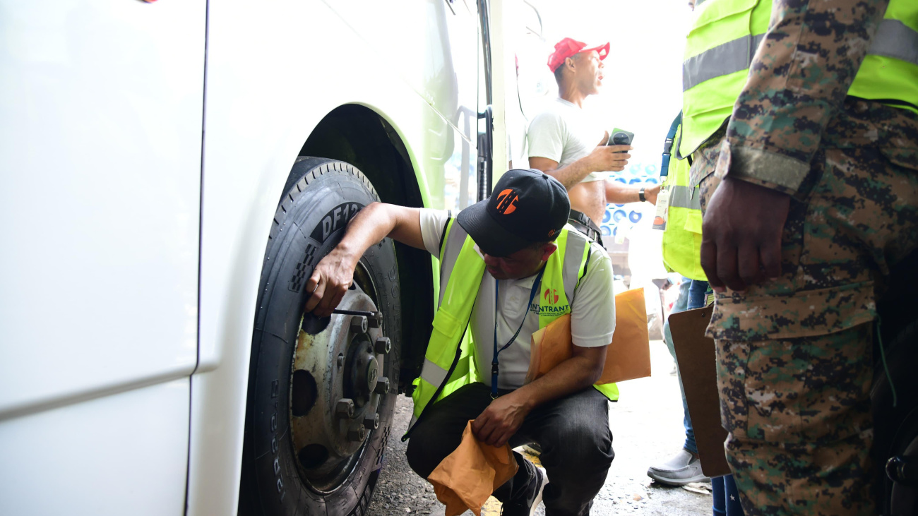 Intrant inspeccionará más de 7,000 vehículos del transporte público para reforzar seguridad vial en el Día de la Restauración