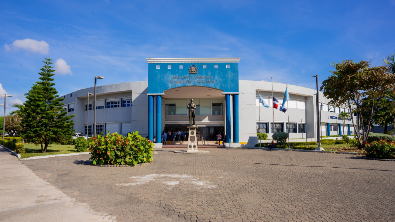 DGM deporta 1,224 haitianos indocumentados y detiene a 1,091 en operativos simultáneos